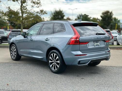 2024 Volvo XC60 B5 Plus Dark Theme