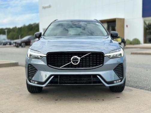2024 Volvo XC60 B5 Plus Dark Theme