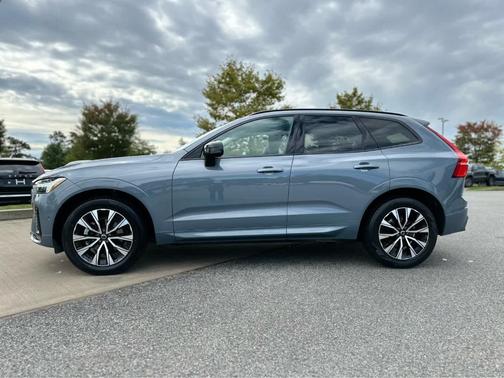 2024 Volvo XC60 B5 Plus Dark Theme