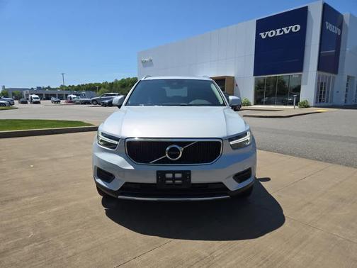 2020 Volvo XC40 T5 Momentum