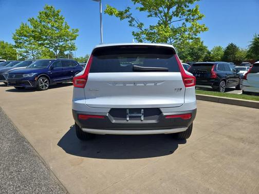 2020 Volvo XC40 T5 Momentum