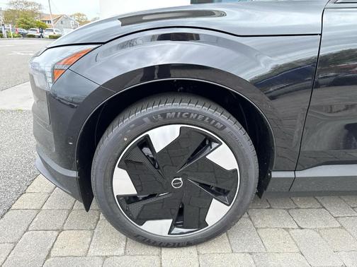 Onyx Black Metallic 2026 Volvo EX30 Twin Motor Ultra