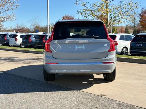 2024 Volvo XC90 Recharge Plug-In Hybrid T8 Ultimate Bright Theme 7-Seater