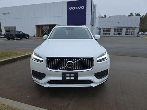 2022 Volvo XC90 T6 Momentum 7 Passenger
