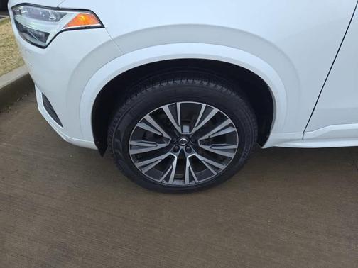 2022 Volvo XC90 T6 Momentum 7 Passenger
