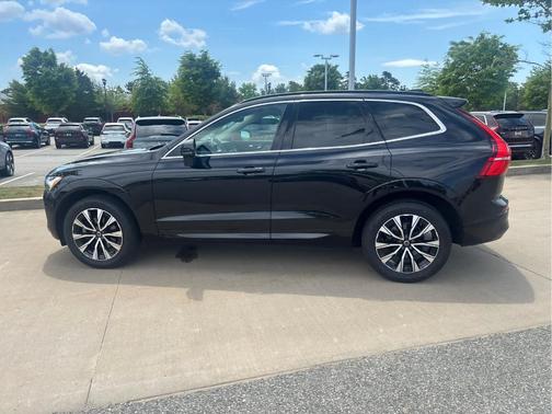Onyx Black Metallic 2023 Volvo XC60 B5 Core