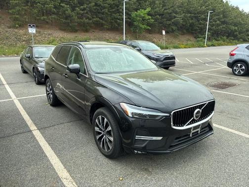 Onyx Black Metallic 2023 Volvo XC60 B5 Core