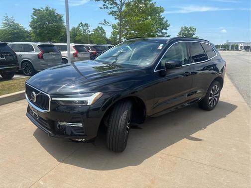 Onyx Black Metallic 2023 Volvo XC60 B5 Core