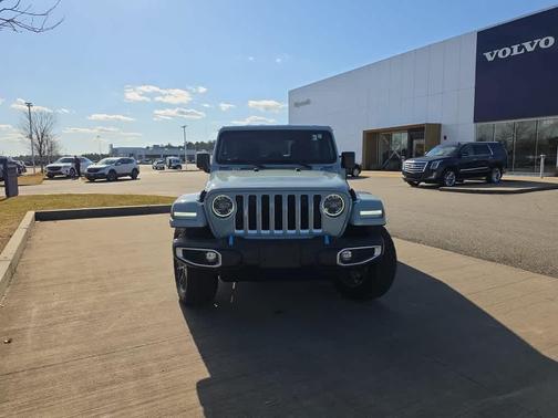 Earl Clearcoat 2023 Jeep Wrangler 4xe Sahara