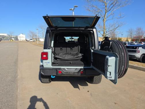 Earl Clearcoat 2023 Jeep Wrangler 4xe Sahara