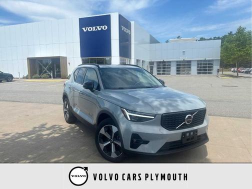 Metallic 2026 Volvo XC40 B5 Plus