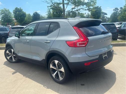 Metallic 2026 Volvo XC40 B5 Plus