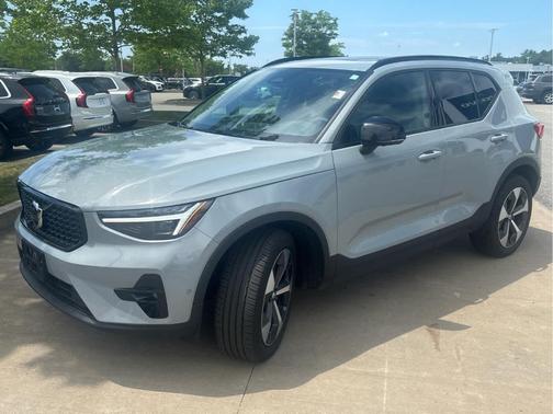 Metallic 2026 Volvo XC40 B5 Plus