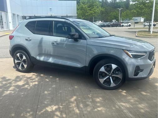 Metallic 2026 Volvo XC40 B5 Plus