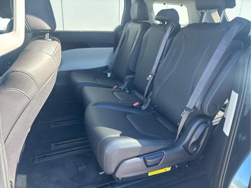 2024 Kia Carnival SX