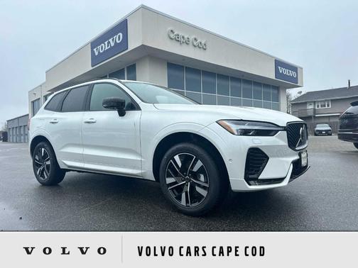 Crystal White Metallic 2026 Volvo XC60 B5 Plus