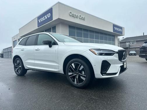 Crystal White Metallic 2026 Volvo XC60 B5 Plus