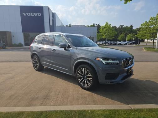 2022 Volvo XC90 T5 Momentum 7 Passenger