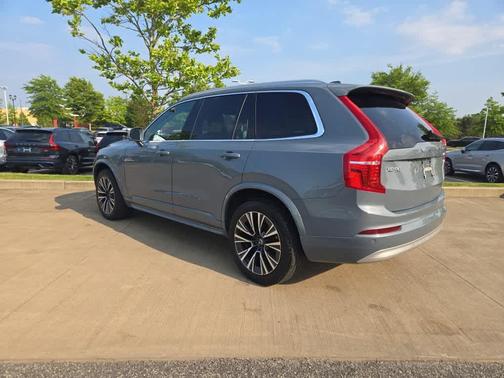 2022 Volvo XC90 T5 Momentum 7 Passenger