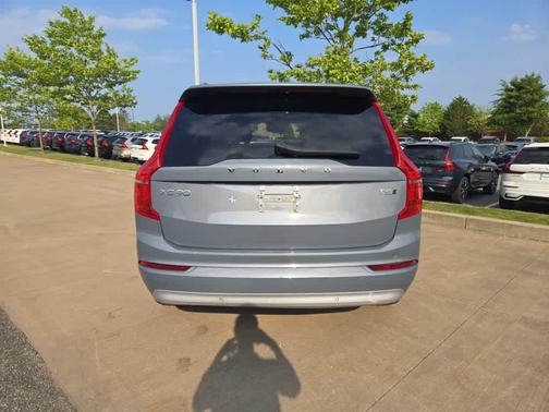 2022 Volvo XC90 T5 Momentum 7 Passenger