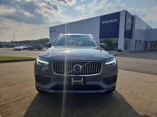 2022 Volvo XC90 T5 Momentum 7 Passenger