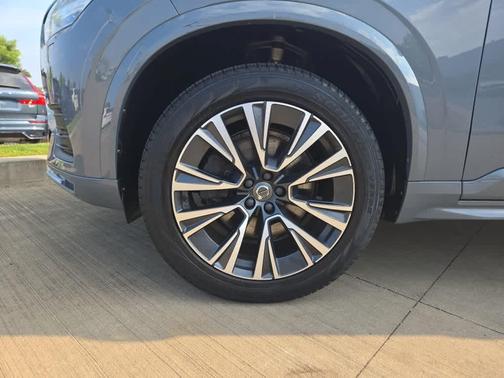 2022 Volvo XC90 T5 Momentum 7 Passenger