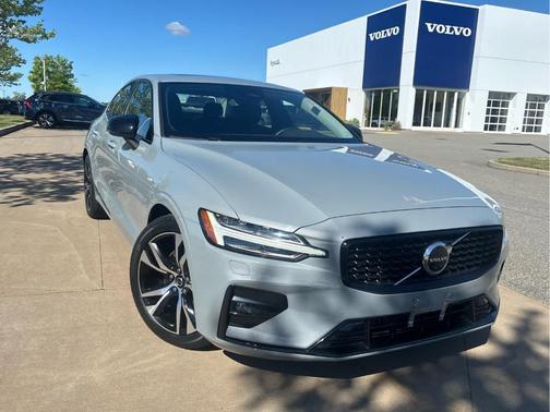 Gray 2024 Volvo S60 B5 Core Dark Theme