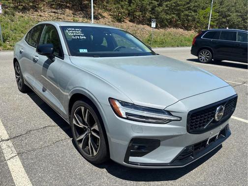 Gray 2024 Volvo S60 B5 Core Dark Theme