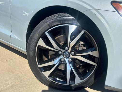 Gray 2024 Volvo S60 B5 Core Dark Theme