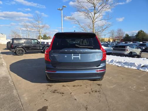 2023 Volvo XC90 B6 Plus 7-Seater