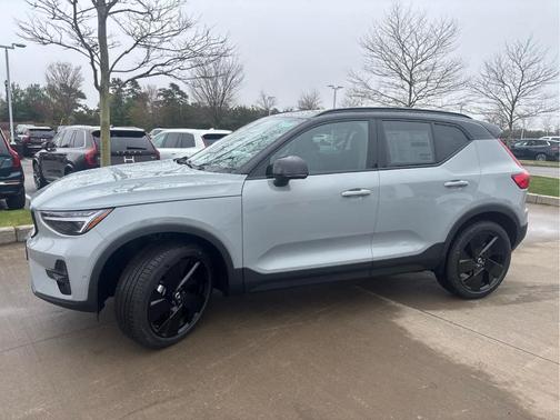 Vapour Grey 2026 Volvo XC40 B5 Ultra Black Edition