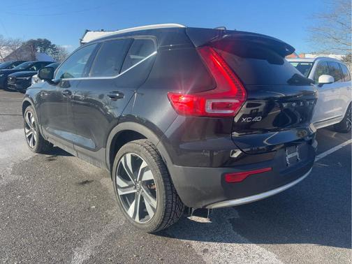 2023 Volvo XC40 B5 Plus Bright Theme