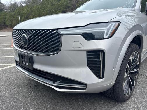 Bright 2025 Volvo XC90 B6 Plus 7-Seater
