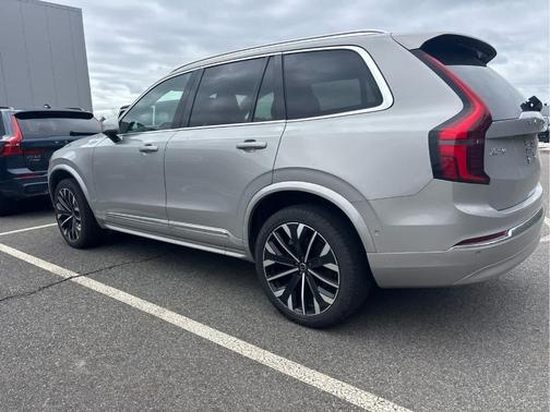 Bright 2025 Volvo XC90 B6 Plus 7-Seater