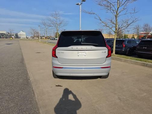 Bright 2025 Volvo XC90 B6 Plus 7-Seater