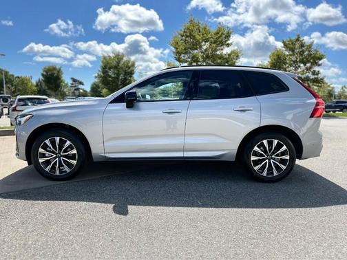 2025 Volvo XC60 B5 Plus