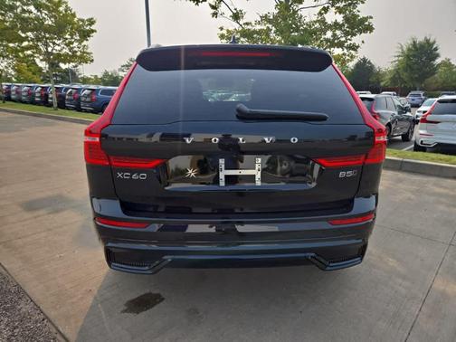 2024 Volvo XC60 B5 Core Dark Theme