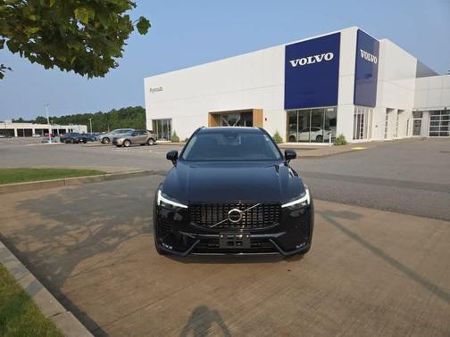 2024 Volvo XC60 B5 Core Dark Theme