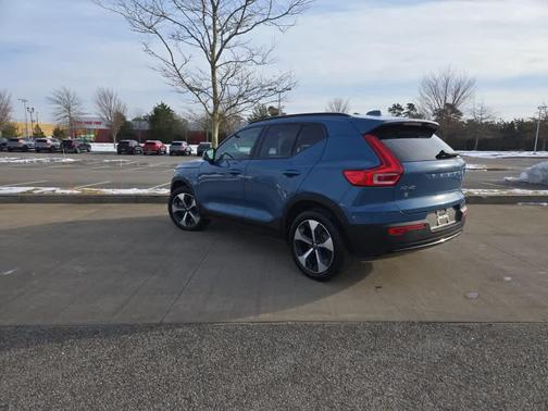 2024 Volvo XC40 CORE THEME