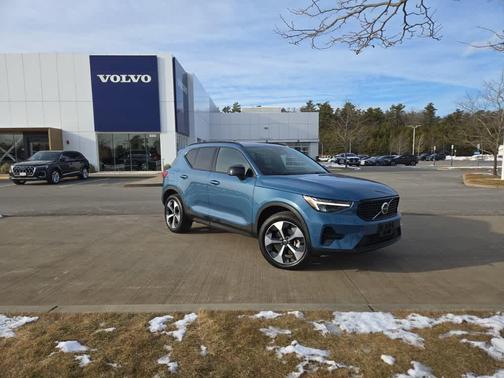 2024 Volvo XC40 CORE THEME