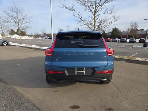 2024 Volvo XC40 CORE THEME