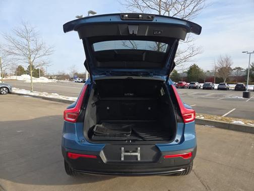 2024 Volvo XC40 CORE THEME