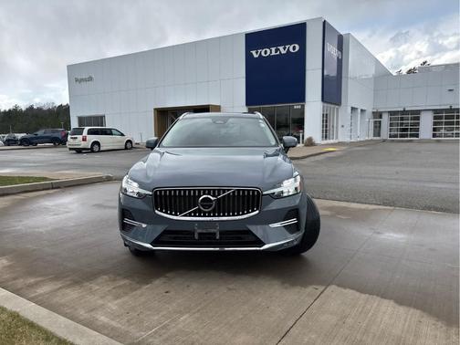 Thunder Gray Metallic 2023 Volvo XC60 B5 Plus Bright Theme