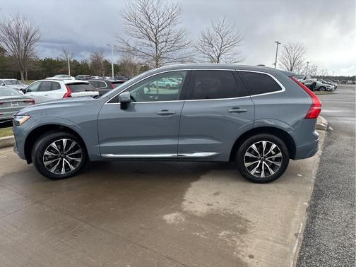 Thunder Gray Metallic 2023 Volvo XC60 B5 Plus Bright Theme