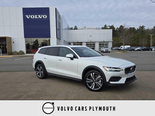 2025 Volvo V60 Cross Country B5 Plus