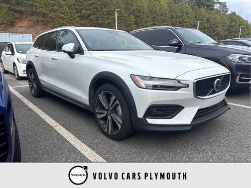 2025 Volvo V60 Cross Country B5 Plus