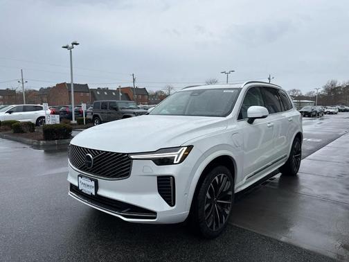 Crystal White Pearl 2026 Volvo XC90 Plug-In Hybrid T8 Ultra 7-Seater