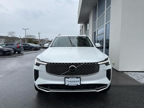 Crystal White Pearl 2026 Volvo XC90 Plug-In Hybrid T8 Ultra 7-Seater