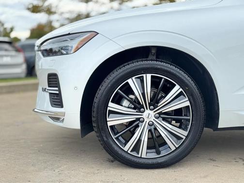 2023 Volvo XC60 B5 Plus Bright Theme