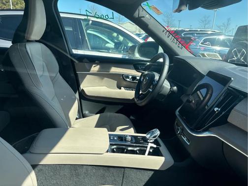 2025 Volvo XC90 B6 Plus 7-Seater